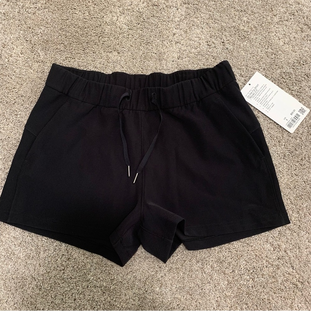 NWT Lululemon On The Fly Short *Woven *2.5" Black